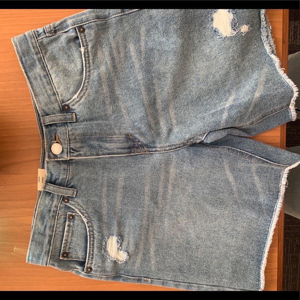 size 16 Levi shorts